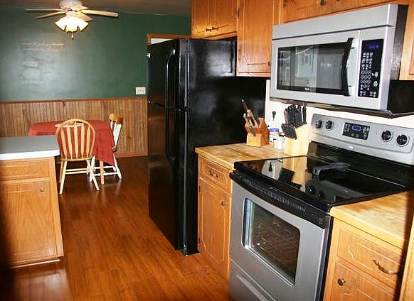 Kitchen & Dining