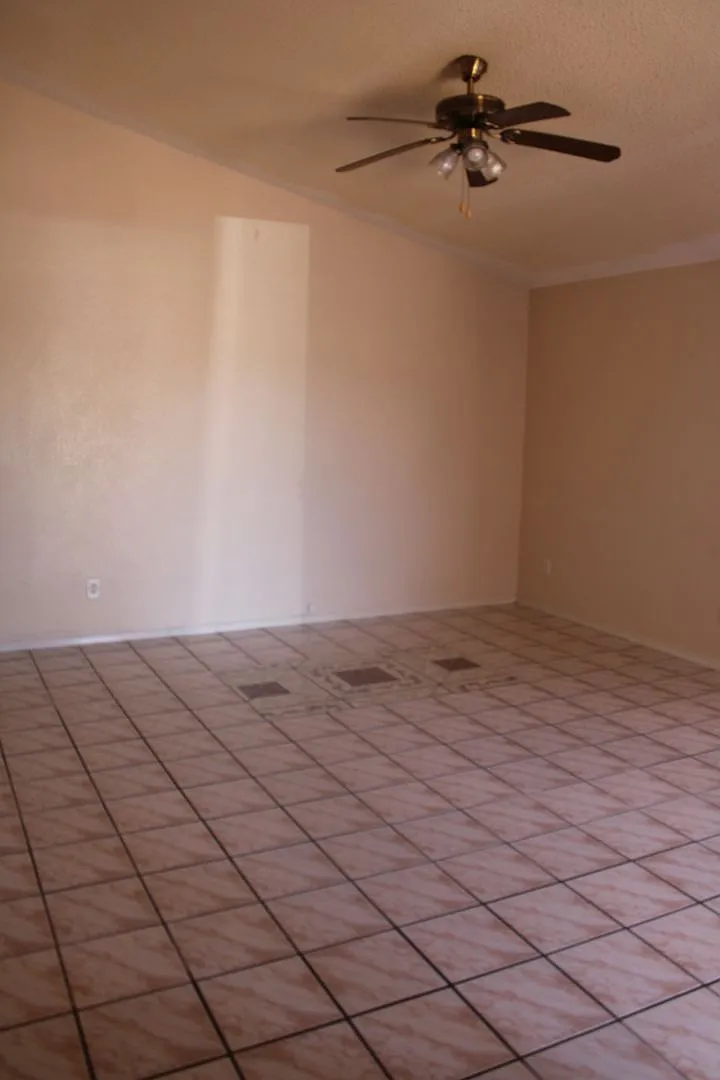 12138 Yvonne Richardson — Photo 2