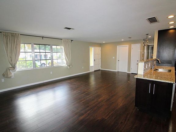 4th image of 2220 Bal Harbour Dr