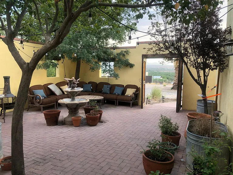 1624 E Goldenrod Ln — Photo 1