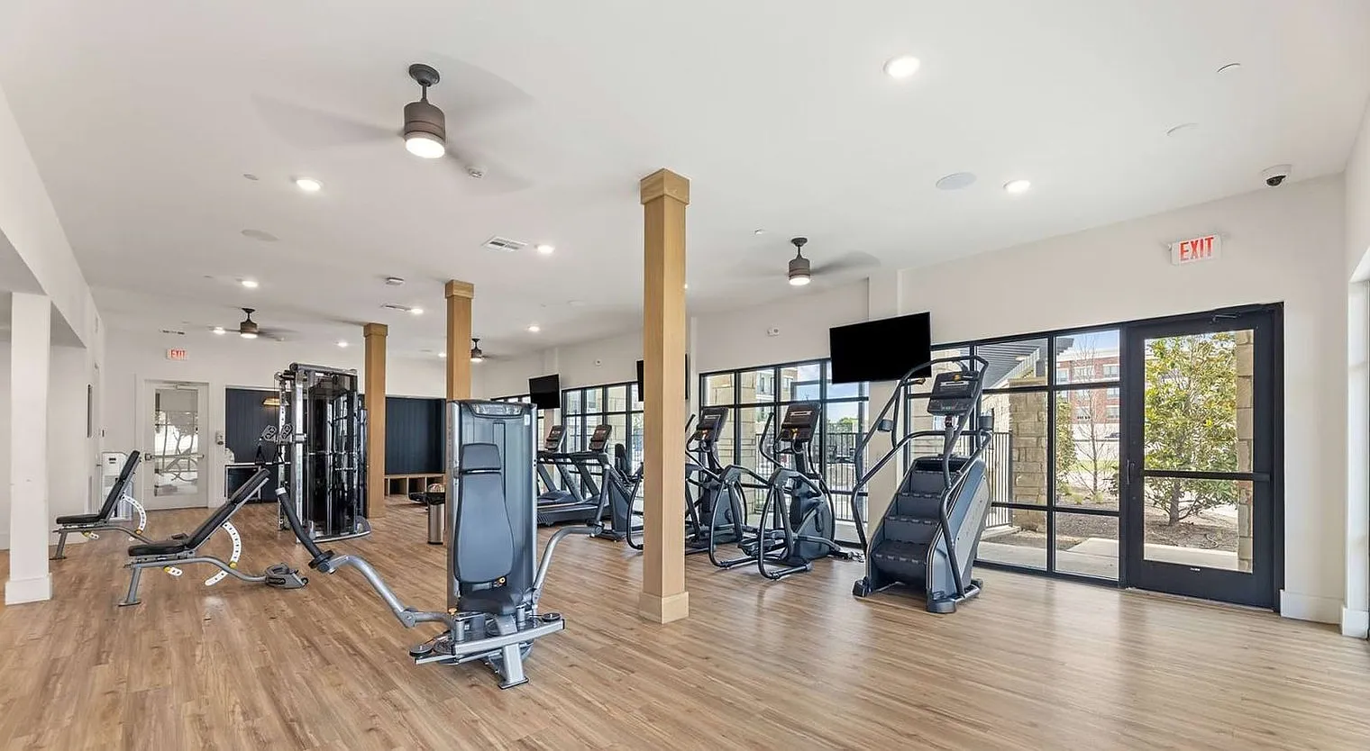 1 bed, 1.0 bath, 7642 sqft, $3,239 — Photo 3