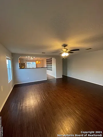 3 bed, 2.5 bath, 2102 sqft, $2,100 — Photo 3