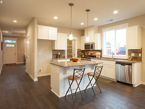 5th image of 814 NE 11th Ct