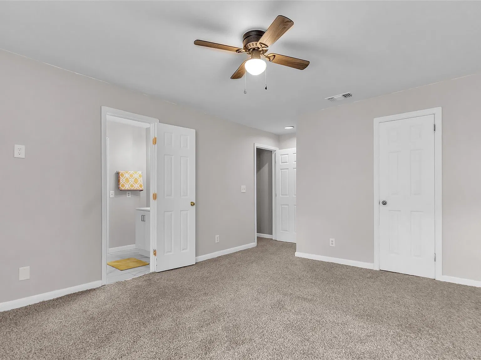 4 bed, 2823 sqft, $2,400 — Photo 2