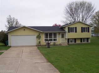 29301 George Dr, Dowagiac, MI 49047