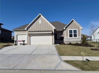 4271 Aspen Dr, Basehor, KS 66007