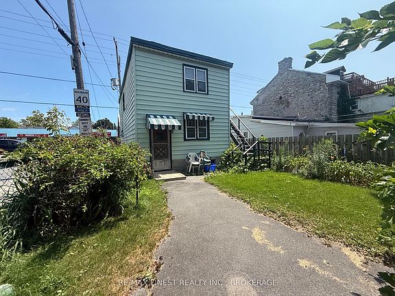 4th image of 224 Montreal St