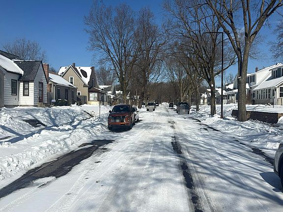 4th image of 1271 Marion St