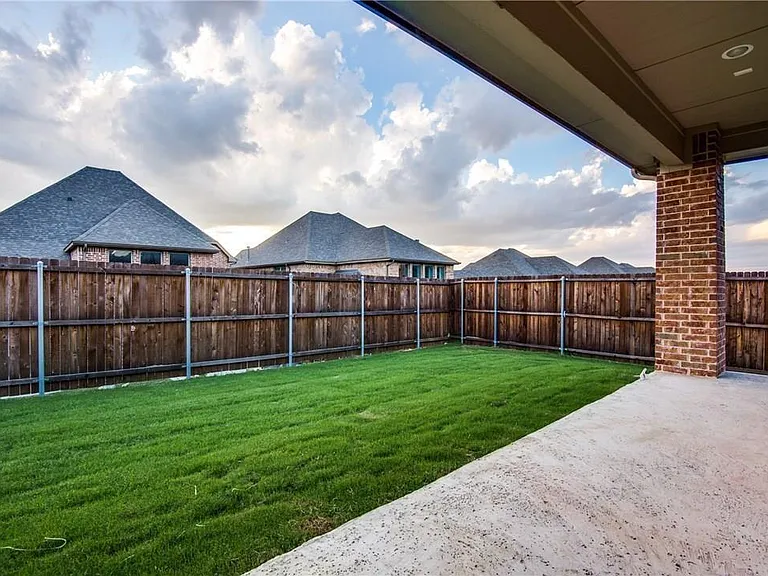 2612 Walnut Creek Ln — Photo 24