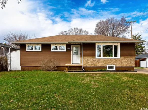 2406 Irvine AVENUE, Saskatoon, SK S7J 2A8