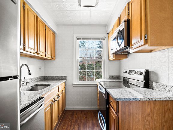 5th image of 2124 Suitland Ter SE APT 202