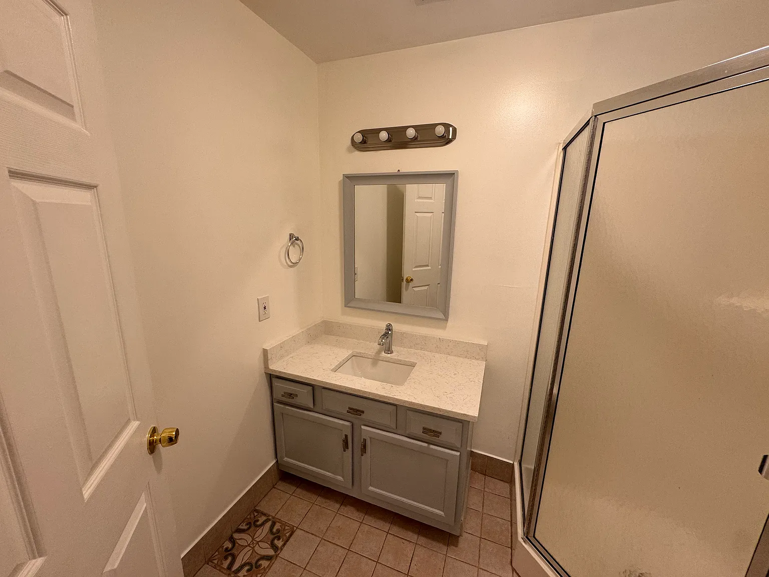 3 bed, 1188 sqft, $2,100 — Photo 2