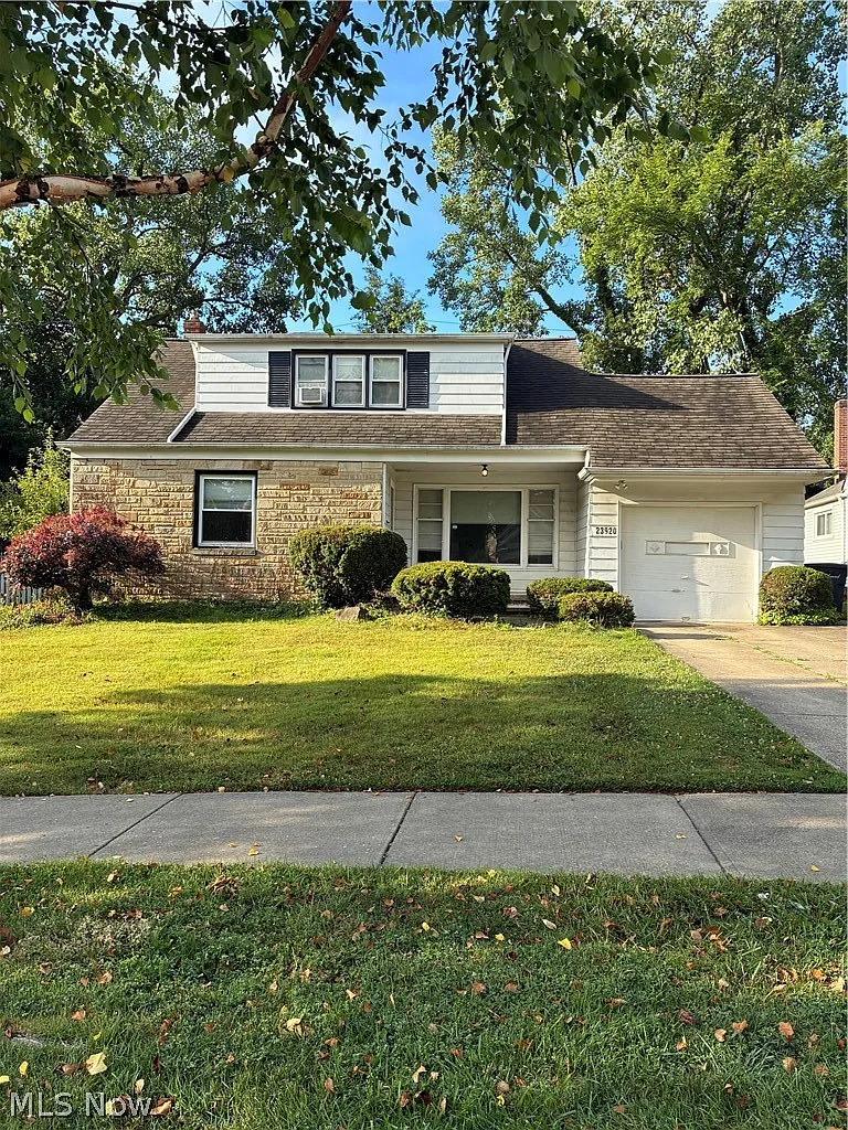 4 bed, 2.0 bath, 2751 sqft, $2,400 — Photo 1
