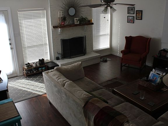 2nd image of 614 Towne House Ln