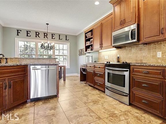 4th image of 370 Belmont Cir