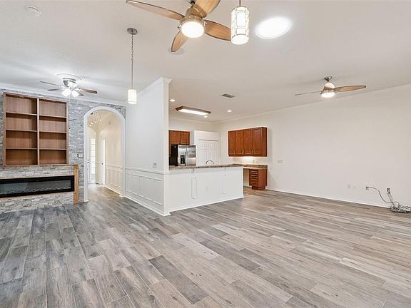 5th image of 813 Summit Greens Blvd