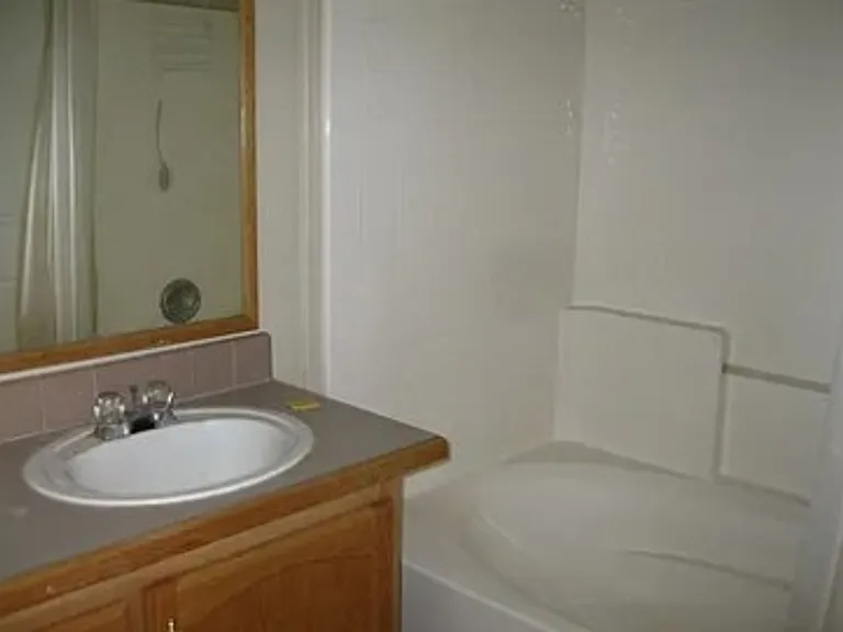 311 N Highland Dr — Photo 12