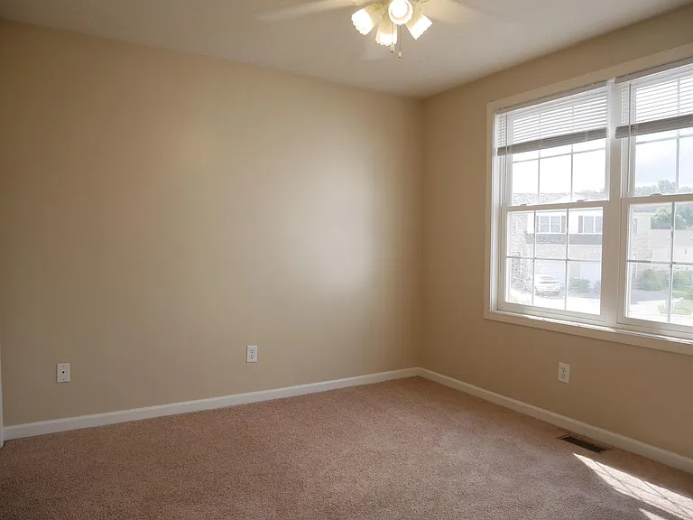2622 E Oaklawn Ct — Photo 11