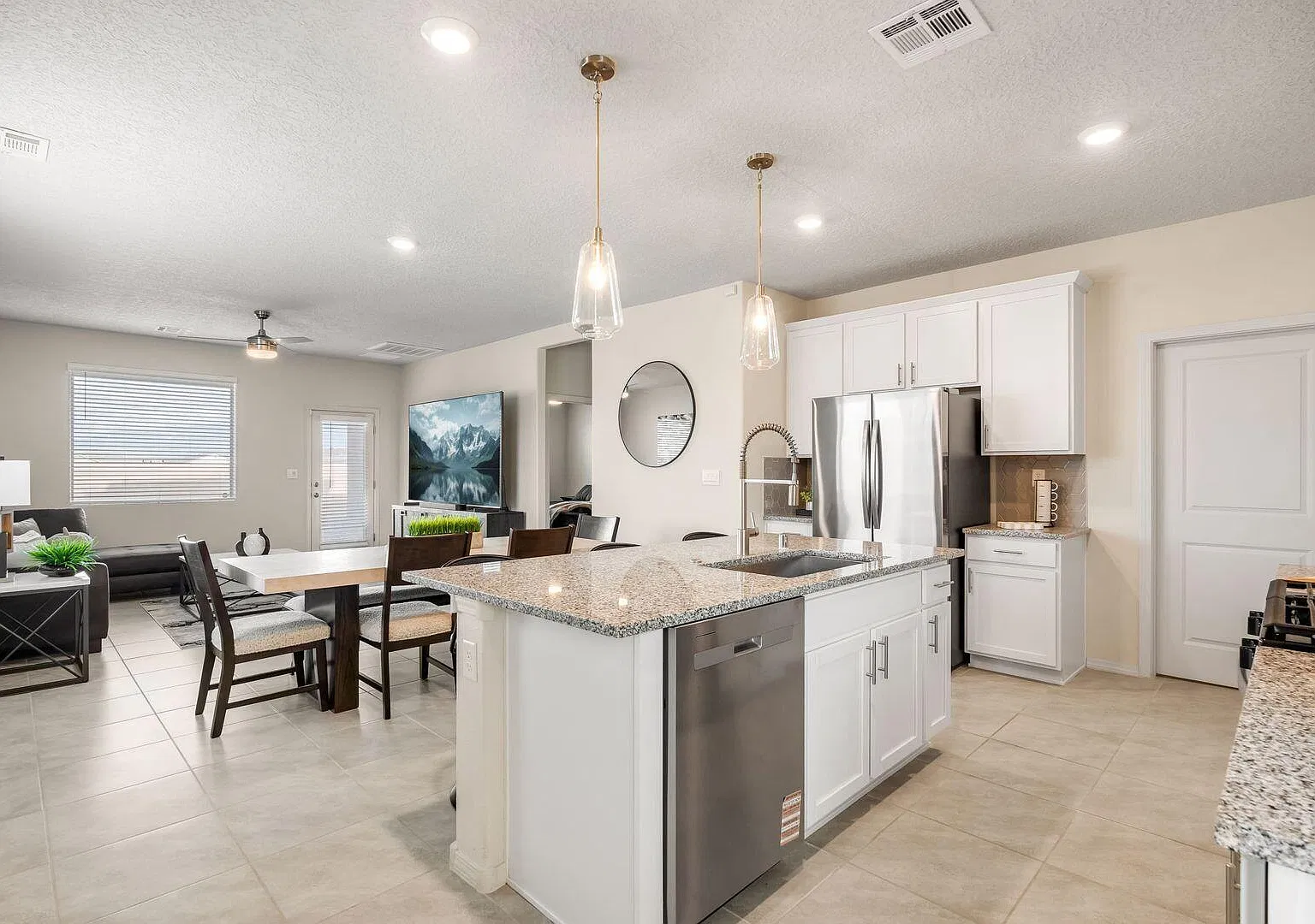 4 bed, 2.5 bath, 2078 sqft, $2,750 — Photo 3