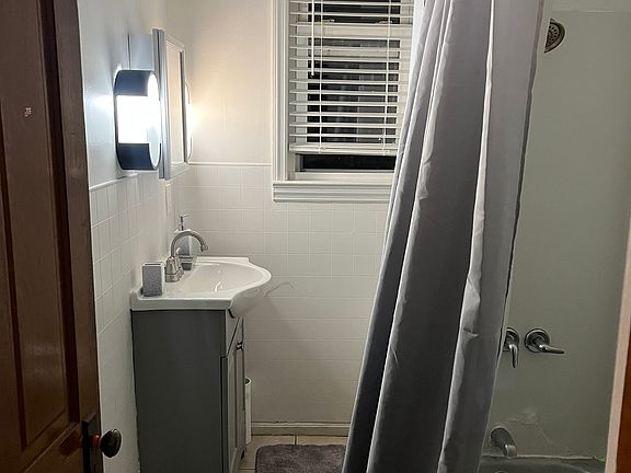 3rd image of 321 Walter St #2