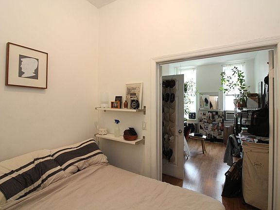 3rd image of 185 Greenpoint Ave APT 3R