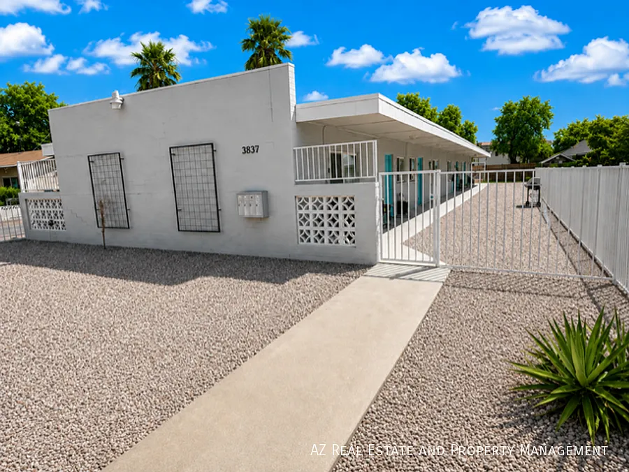 Beautiful 2-Bedroom Apartment in a Desirable Phoenix Neighborhood — Photo 2