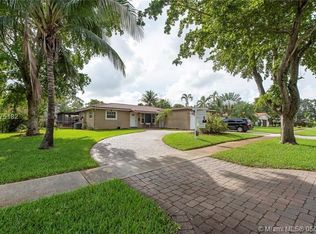 701 Petunia Dr, Plantation, FL 33317