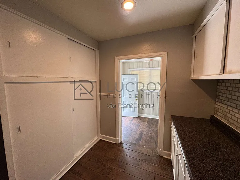 321 Naples Rd — Photo 8