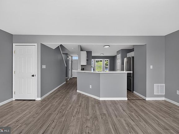 3rd image of 145 Knollwood Rd