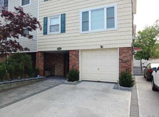 1560 208th Pl, Bayside, NY 11360