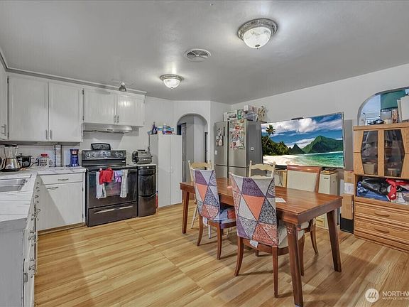 5th image of 3039 S 200th Street