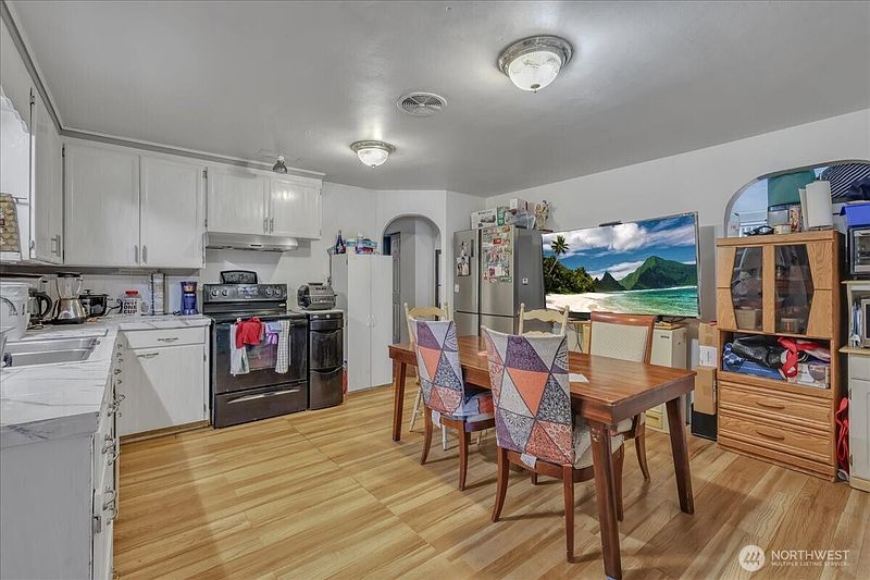 5th image of 3039 S 200th Street