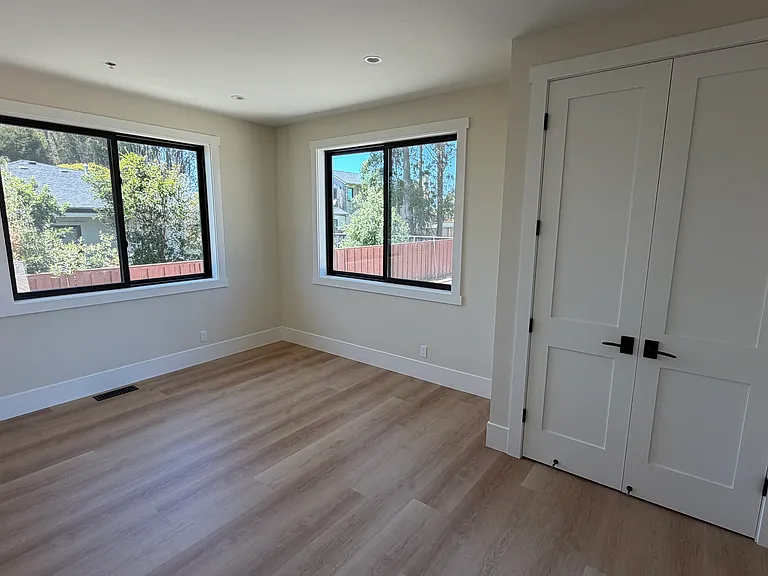 565 Seymour St — Photo 23