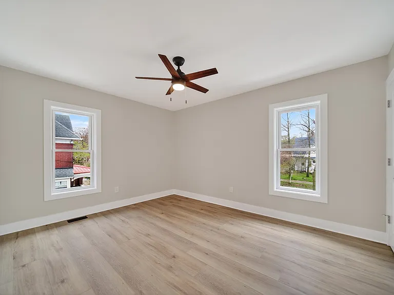 729 W 9th St — Photo 14