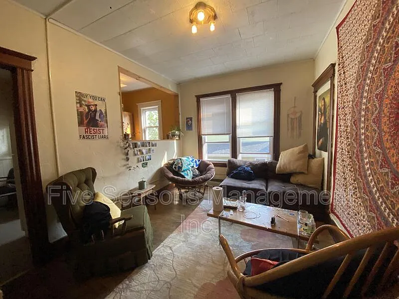 3 bed, 1.0 bath, 1000 sqft, $3,000 — Photo 3