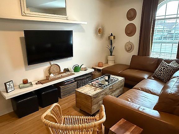 3rd image of 3240 W Woodfield Way
