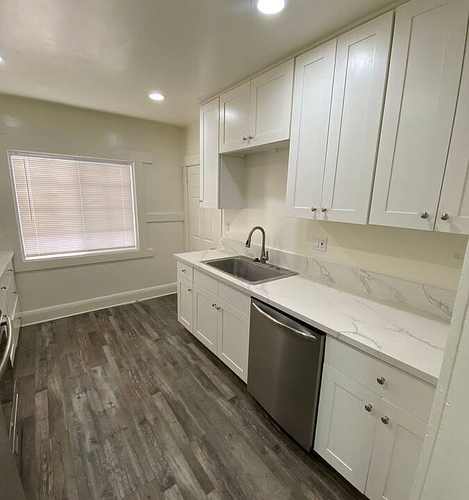1st image of 40 S Parkwood Ave