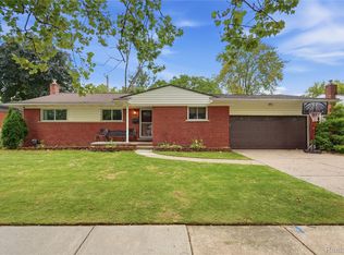 29103 Barkley St, Livonia, MI 48154