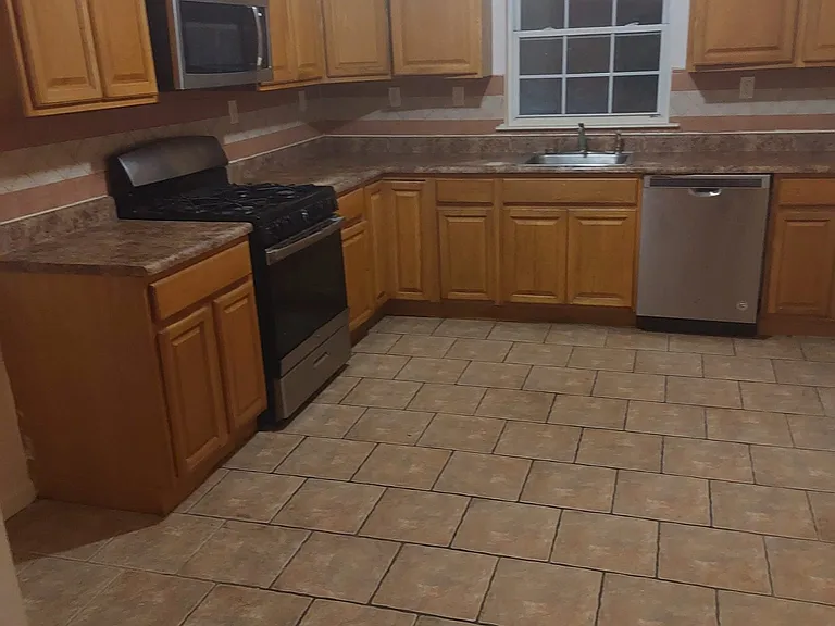 34-36 Vernon Ave #2 — Photo 13
