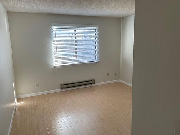 4th image of 845 Woodside Way