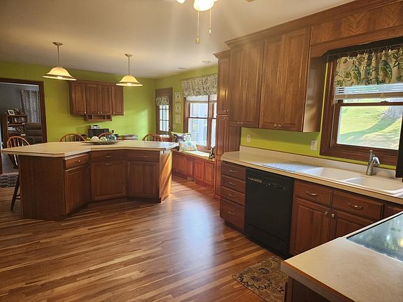 3rd image of 1883 Churchill Dr