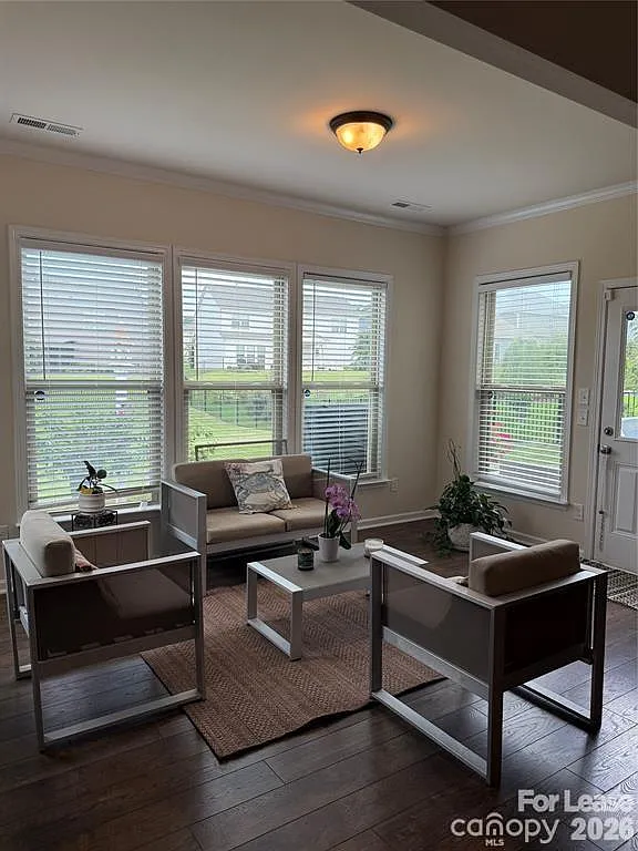 5 bed, 4.0 bath, 3104 sqft, $3,200 — Photo 4