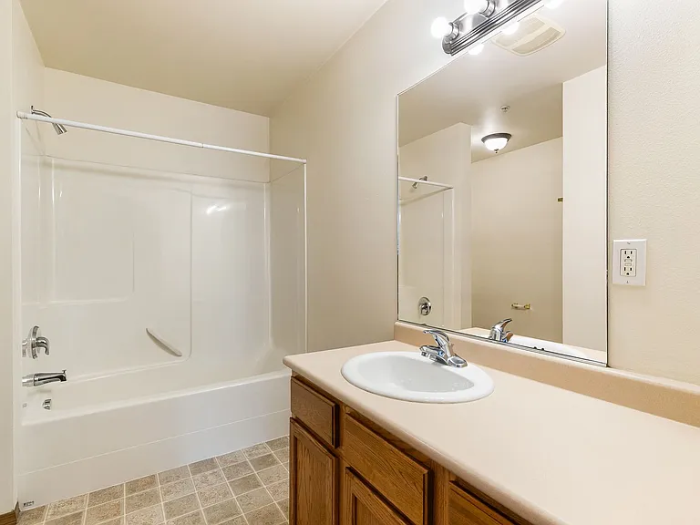 839 N State St — Photo 7