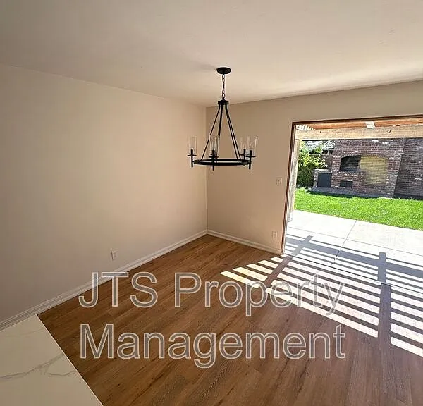 501 J St — Photo 9