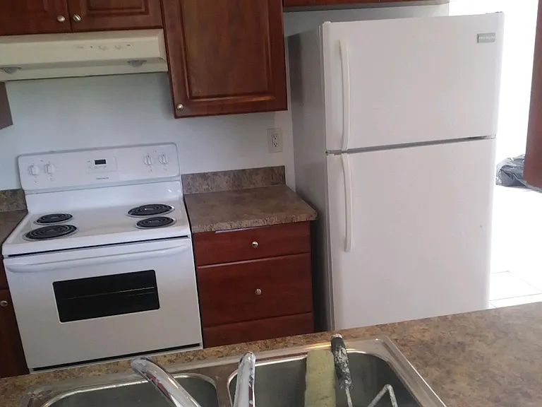 643 SE Clifton Ln — Photo 4