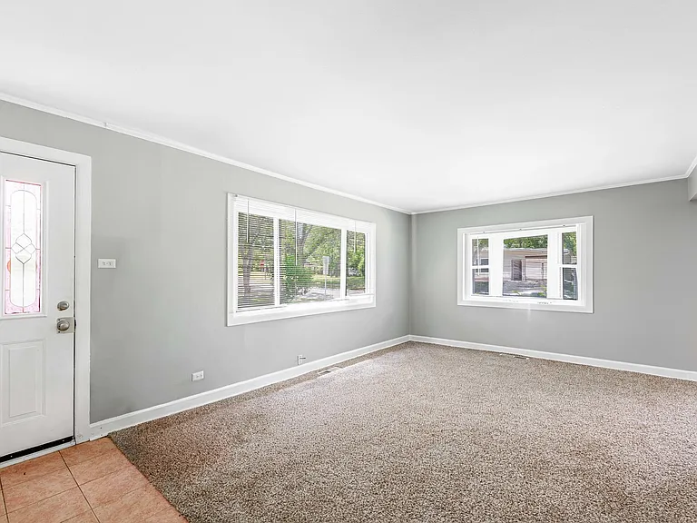 277 Somonauk St — Photo 5