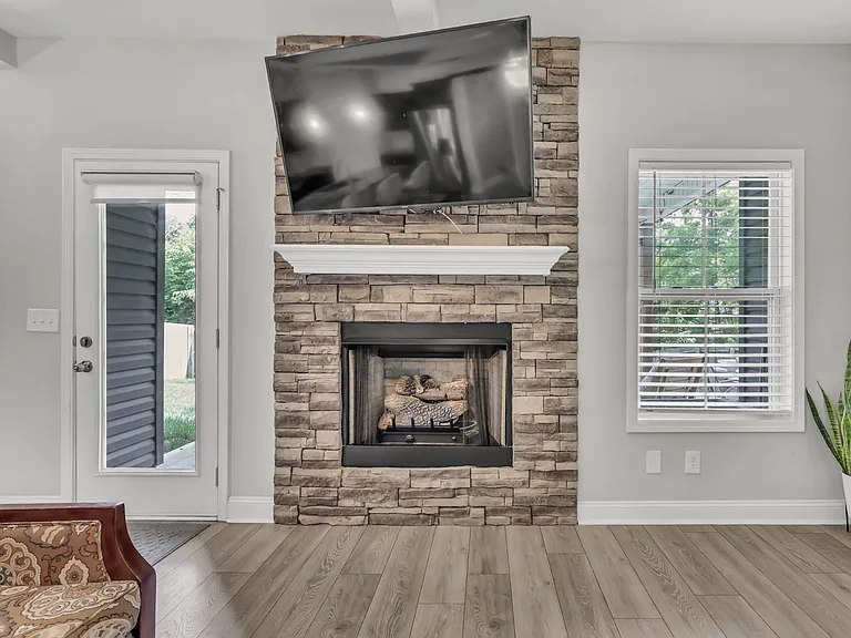323 Crusaw Dr — Photo 6