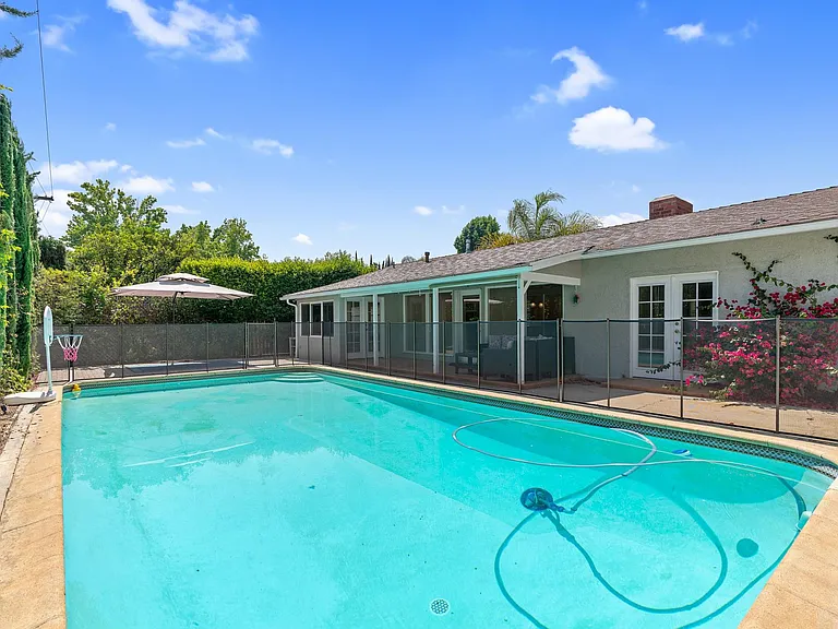 1030 Cynthia Ave — Photo 1