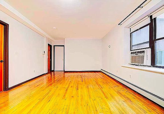 2nd image of 19 Orchard St #1C