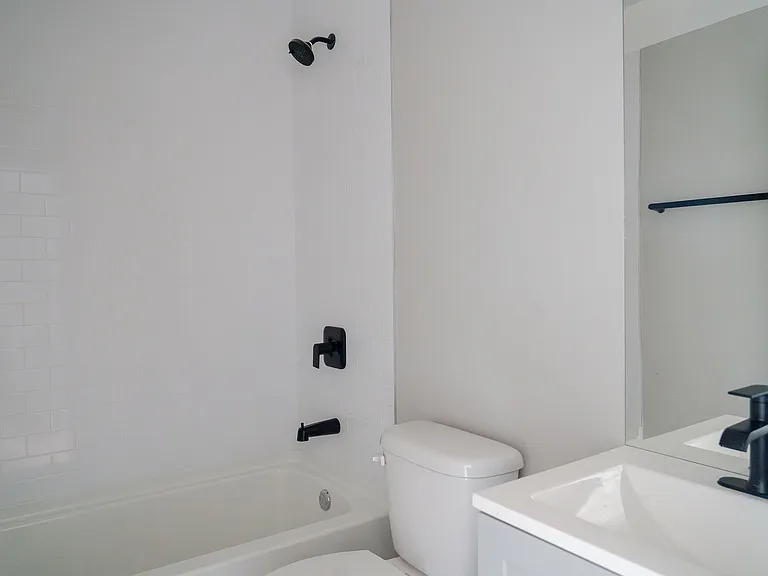 3051 W Leland Ave — Photo 22